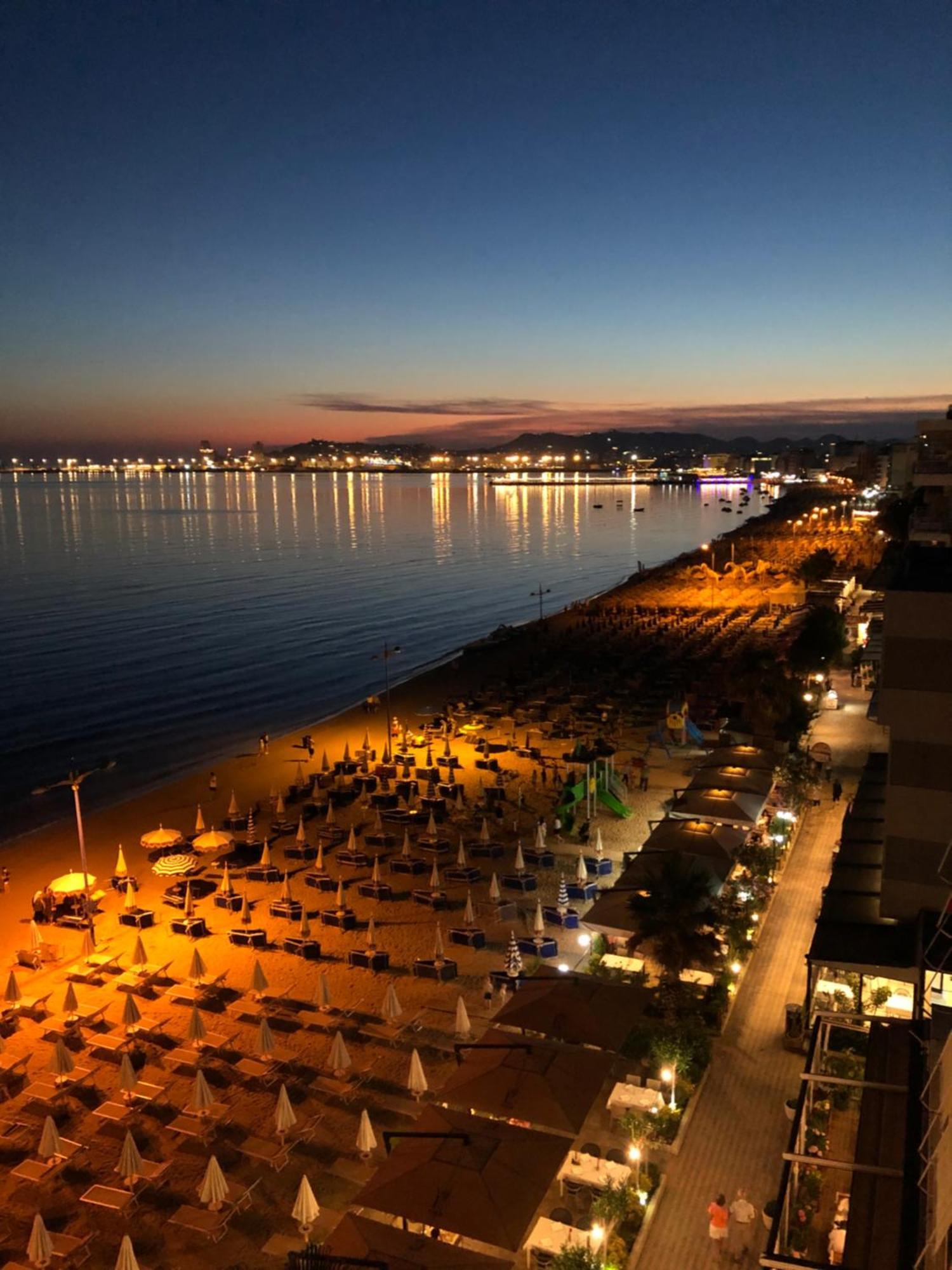 Apartamento Sun, Sea And Serenity - Beachfront With Sunset Views And Soothing Waves *