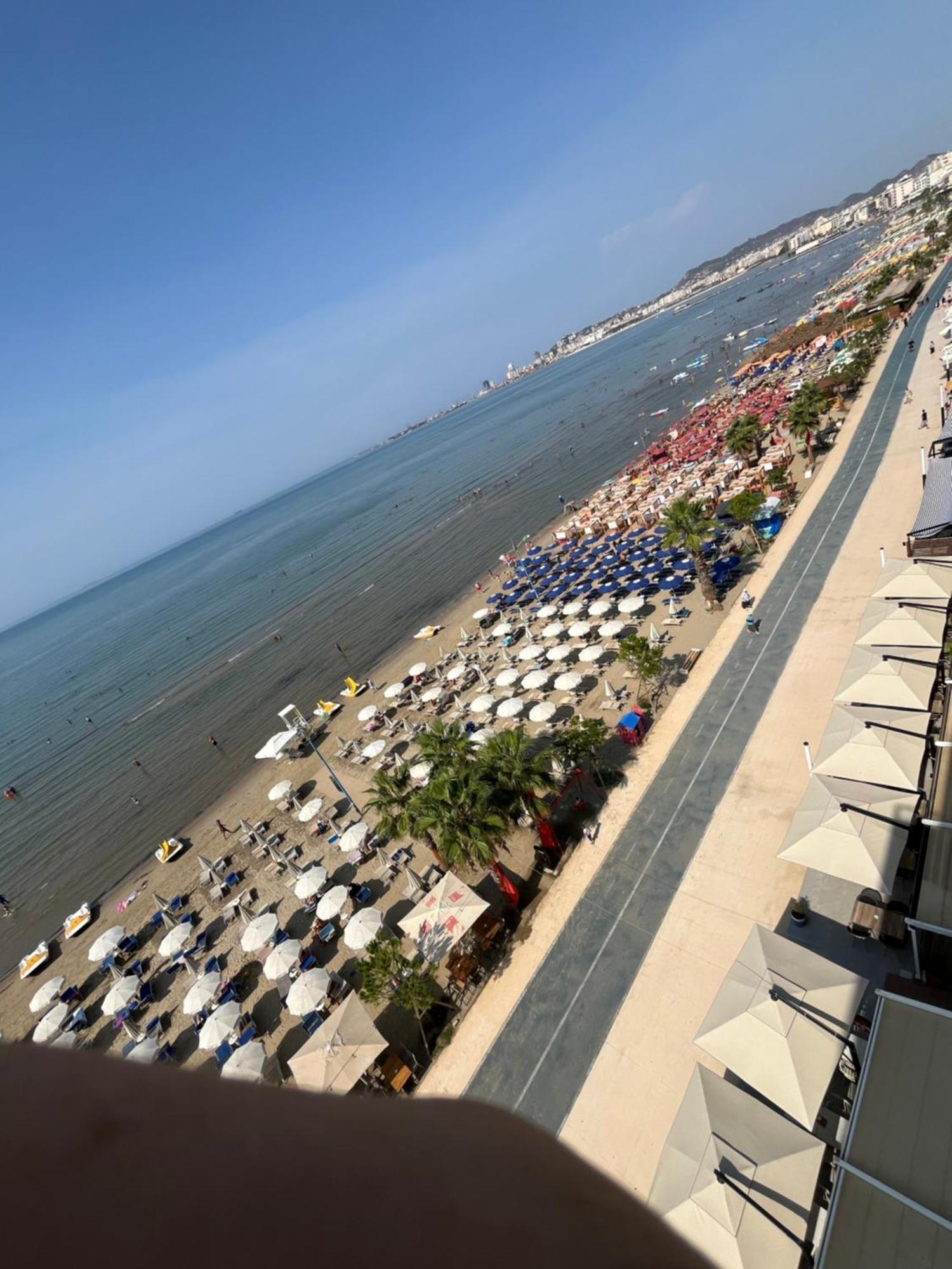 Apartamento Sun, Sea And Serenity - Beachfront With Sunset Views And Soothing Waves Durrës