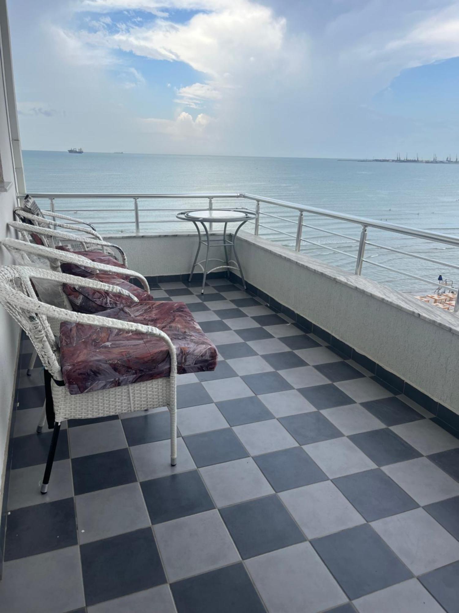 Sun, Sea And Serenity - Beachfront With Sunset Views And Soothing Waves Durrës
