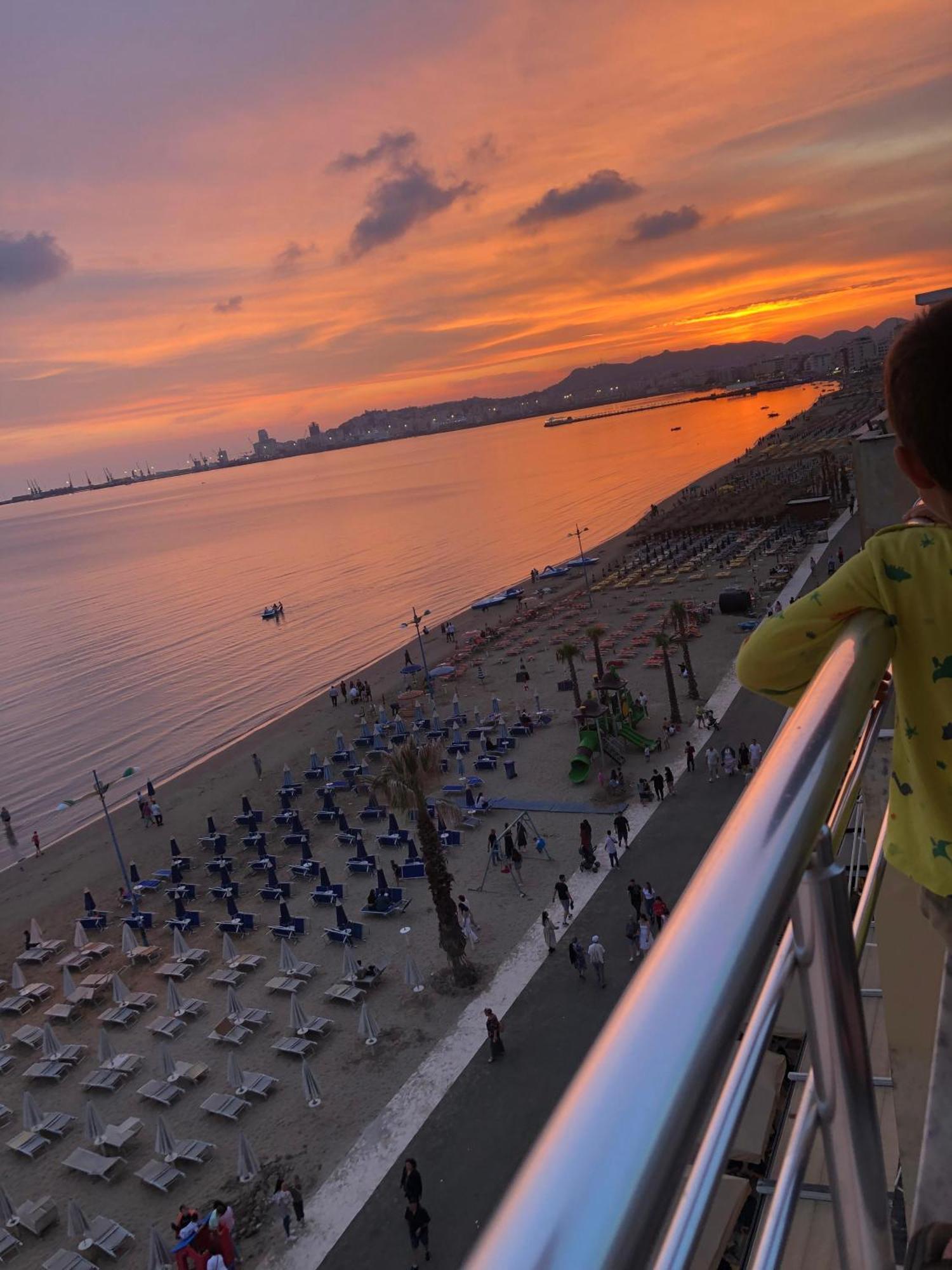 Sun, Sea And Serenity - Beachfront With Sunset Views And Soothing Waves Apartamento *