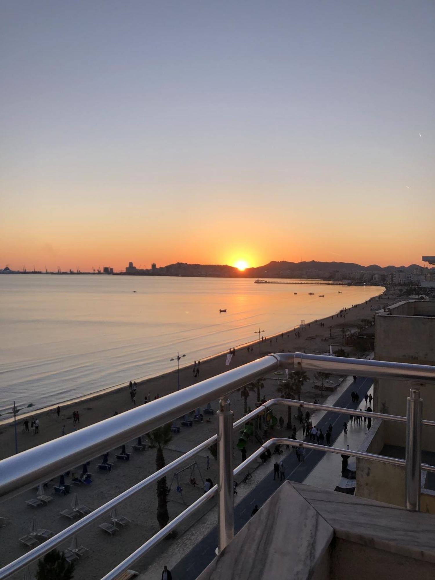 Sun, Sea And Serenity - Beachfront With Sunset Views And Soothing Waves *
