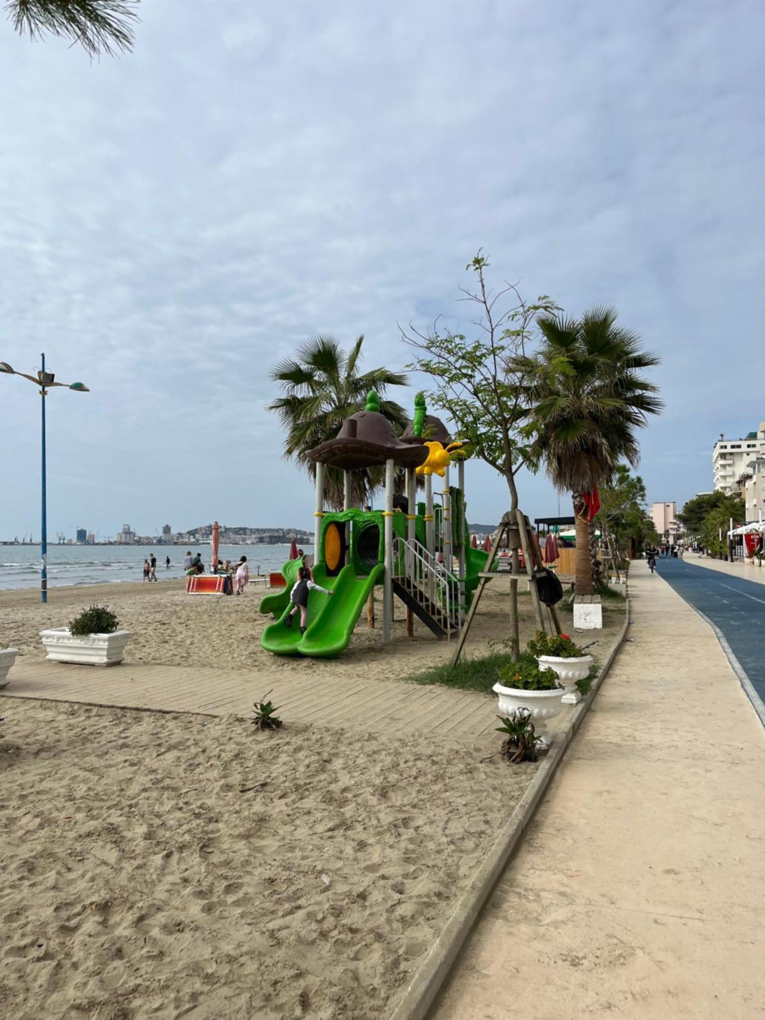 Apartamento Sun, Sea And Serenity - Beachfront With Sunset Views And Soothing Waves Durrës